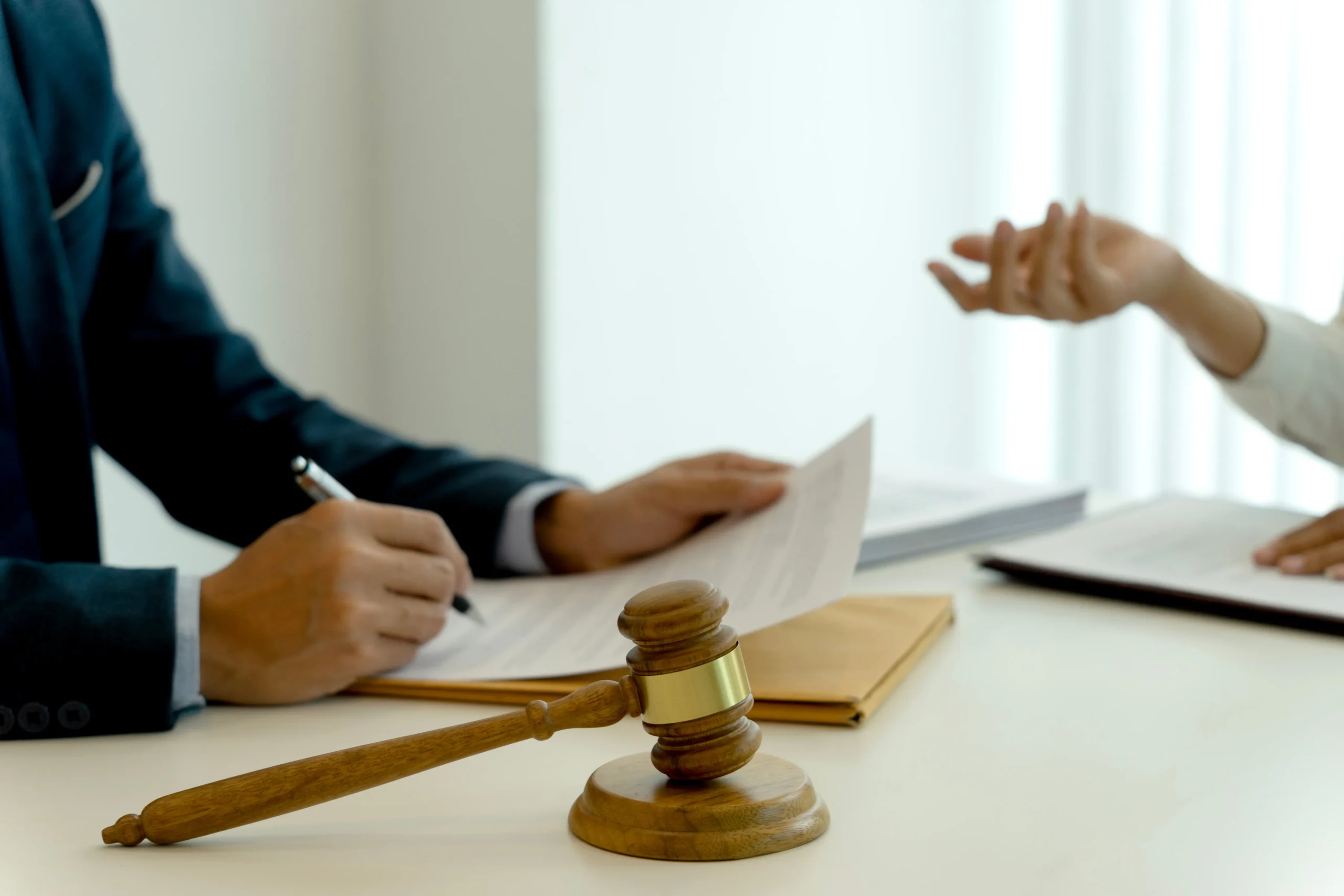 Diligencia de embargo de créditos a quién